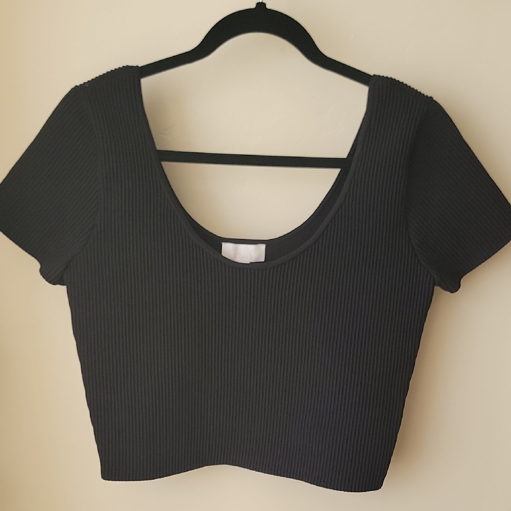 Elegant Black Ribbed Crop Top